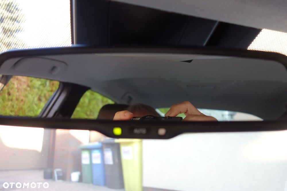 Toyota Prius 1.8 Hybrid Prestige - 32