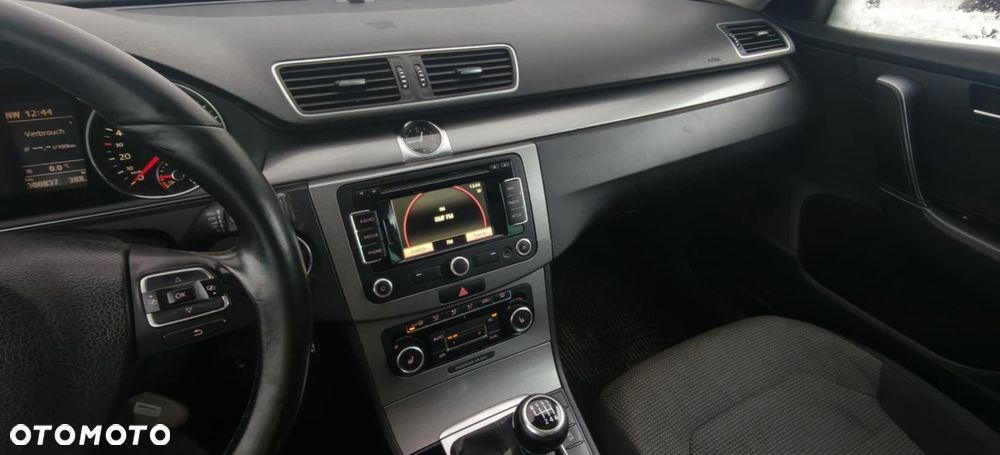 Volkswagen Passat 2.0 TDI Comfortline - 8