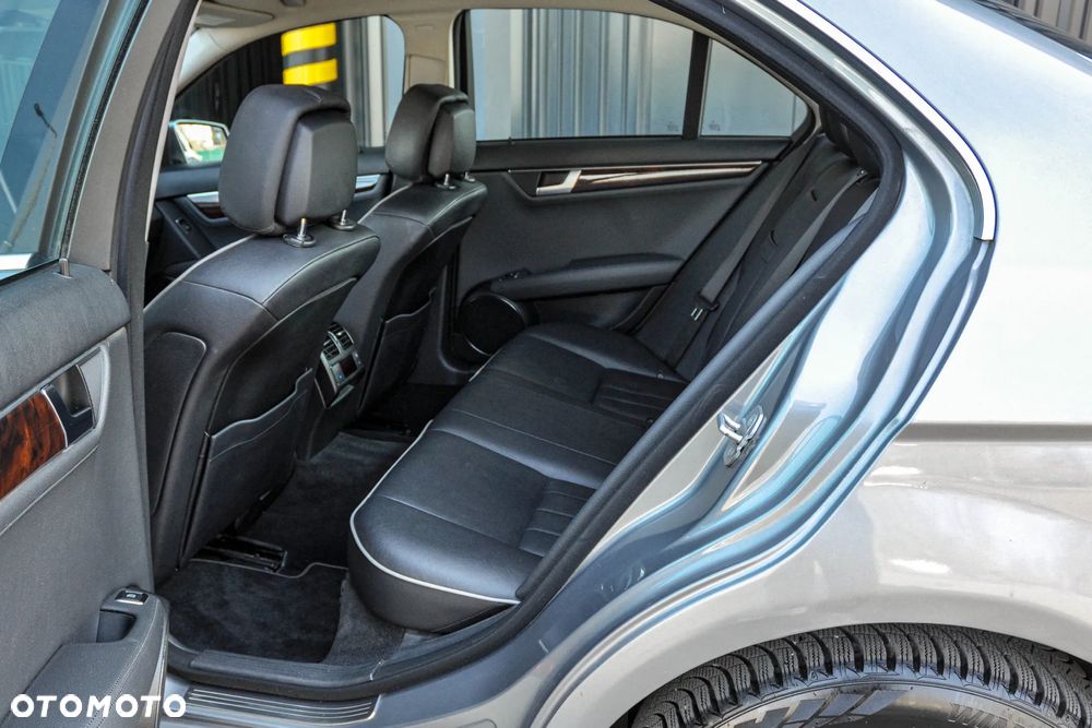 Mercedes-Benz Klasa C 350 BlueEff 4-Matic Elegance - 8