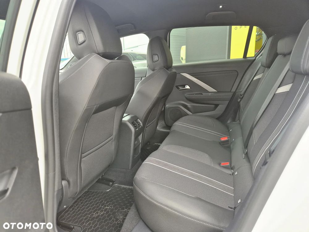 Opel Astra 1.2 T GS Line S&S - 15