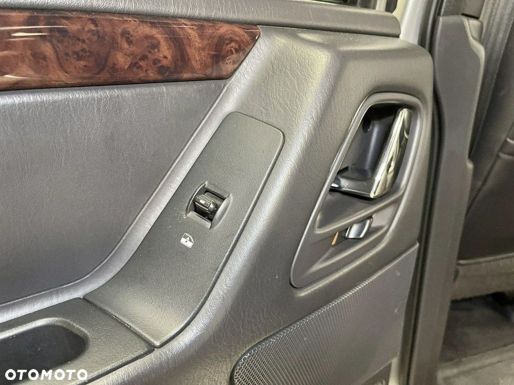 Jeep Grand Cherokee - 29