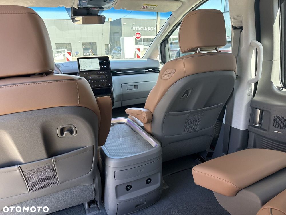 Hyundai Staria - 31