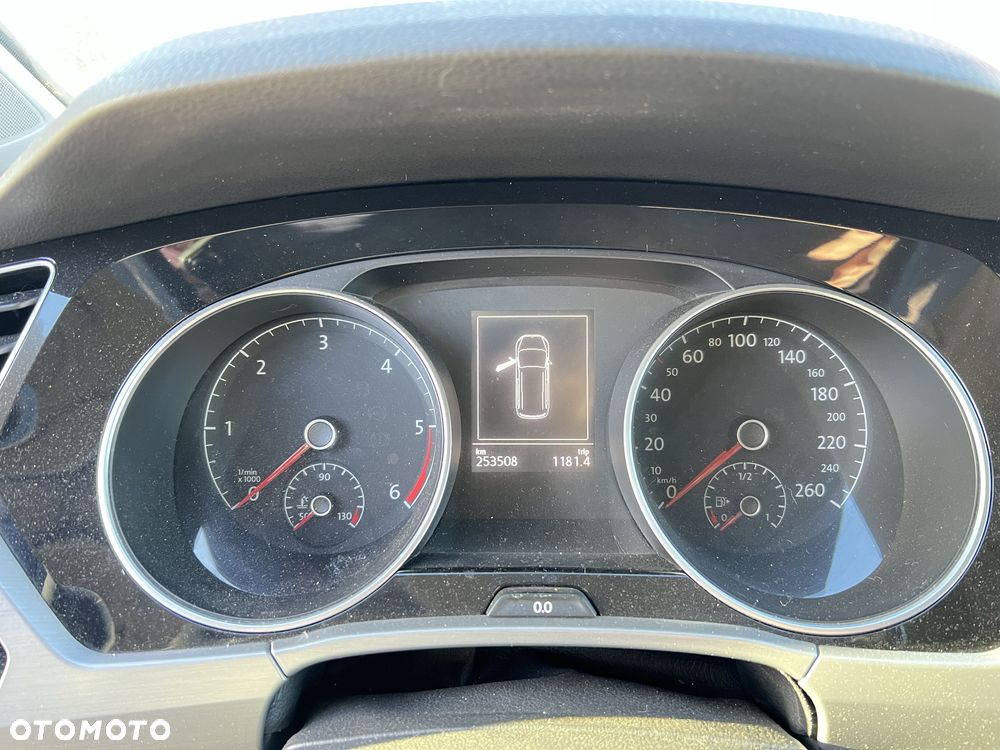 Volkswagen Touran - 6