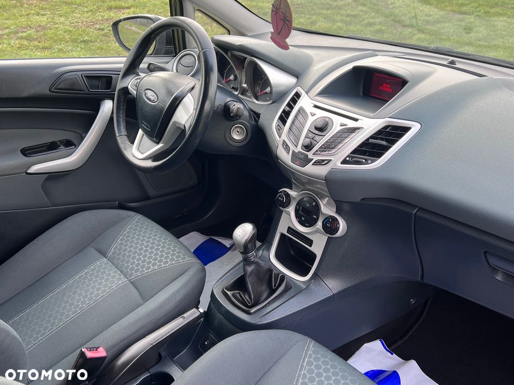 Ford Fiesta 1.6 TDCi DPF Titanium - 15