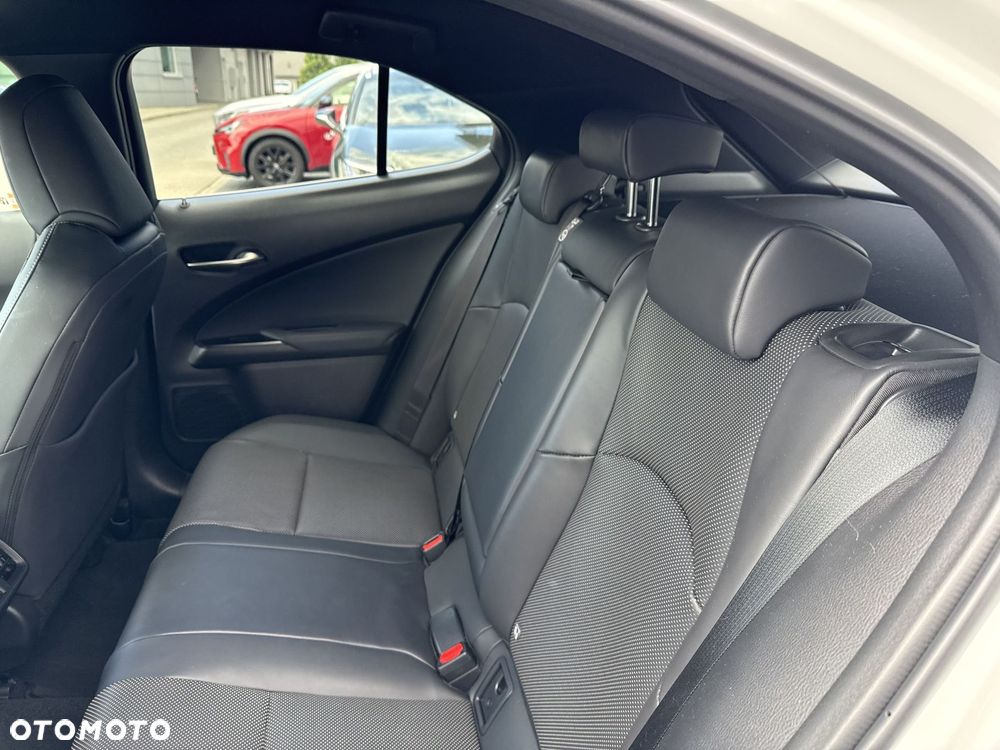Lexus UX 300h Prestige - 14