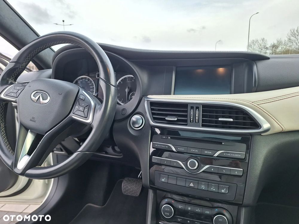 Infiniti Q30 1.6t Premium 7DCT - 19