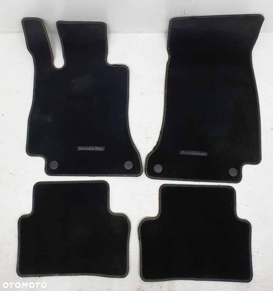 DYWANIKI CHODNICZKI WELUROWE MERCEDES W213 A2136808801 A2136809201 4SZT - 1