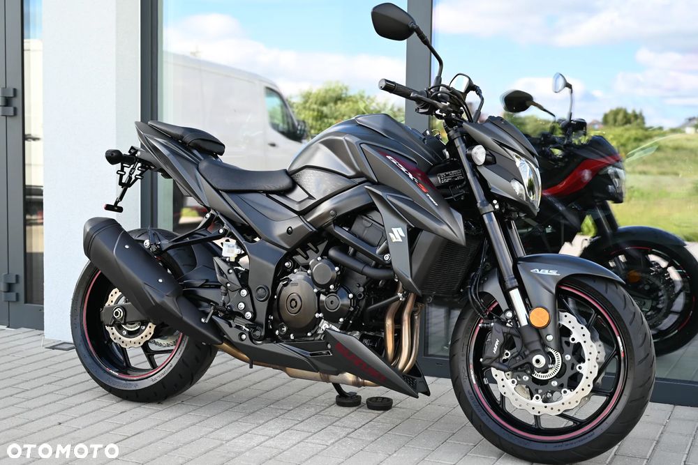 Suzuki GSX - 4