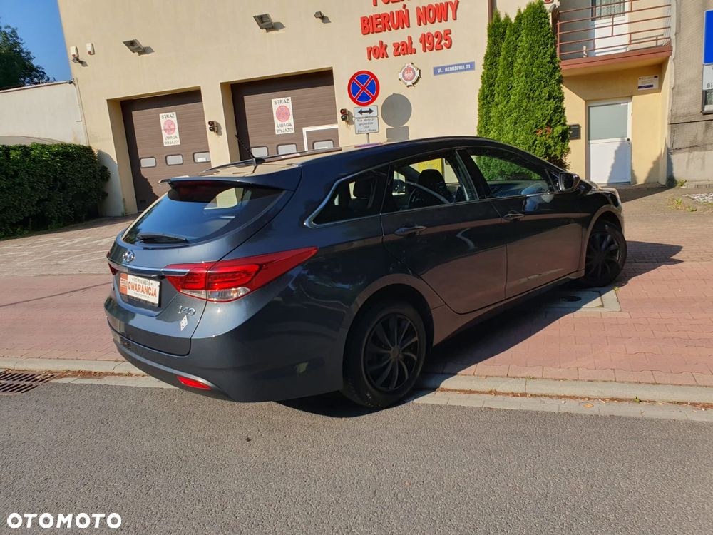 Hyundai i40 Kombi blue 1.6 Trend - 18