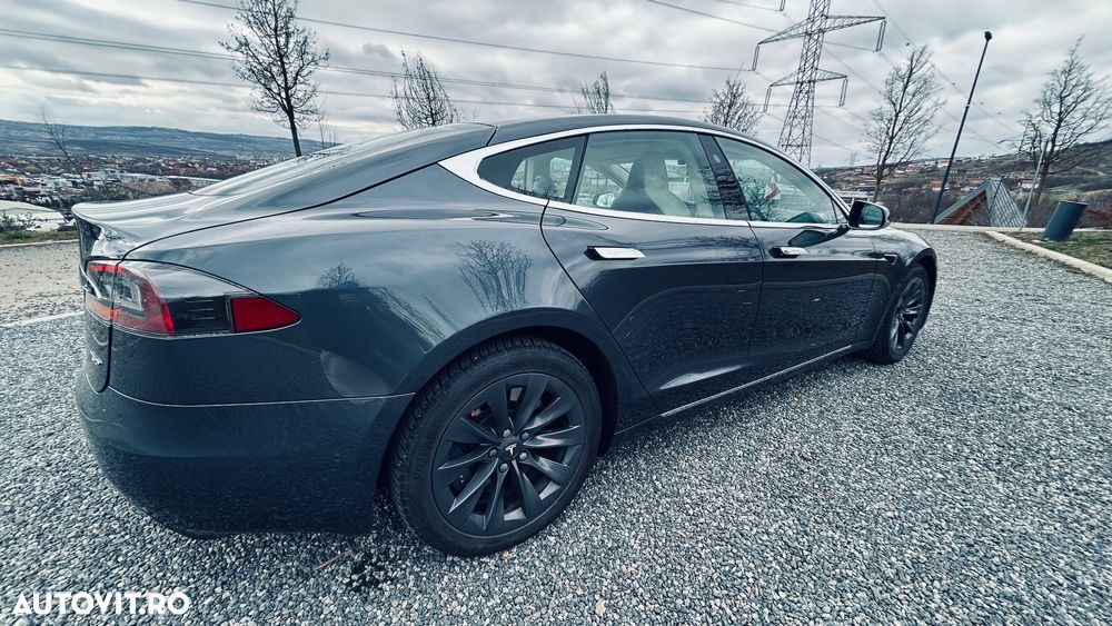 Tesla Model S - 13