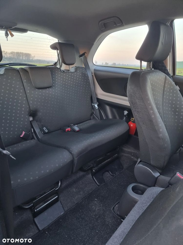 Toyota Yaris 1.0 VVT-i - 12