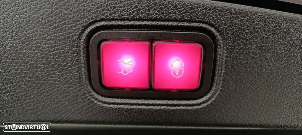 Mercedes-Benz E 220 d Aut. - 33