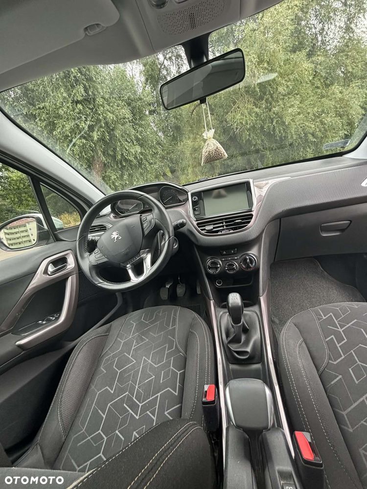 Peugeot 2008 1.2 Pure Tech Style - 4