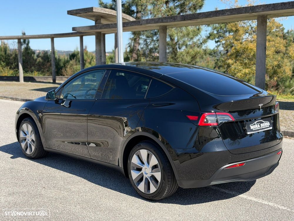Tesla Model Y - 11