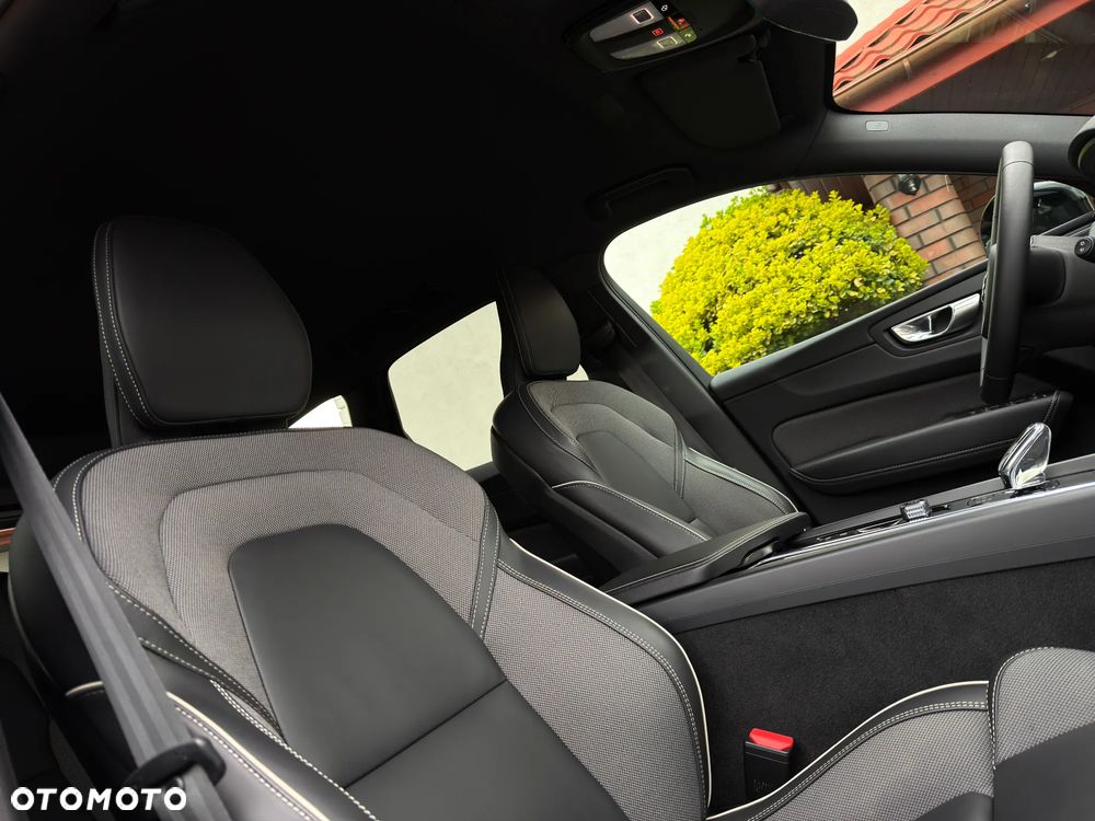 Volvo XC 60 B4 D Geartronic RDesign - 11
