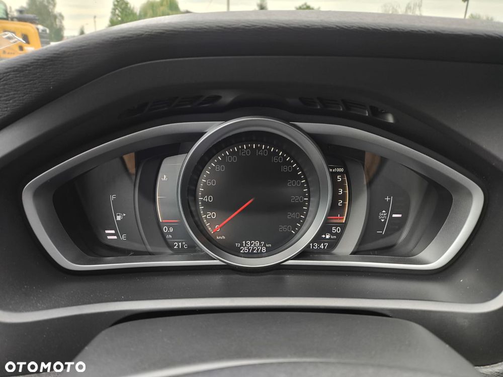 Volvo V40 D3 Momentum - 29