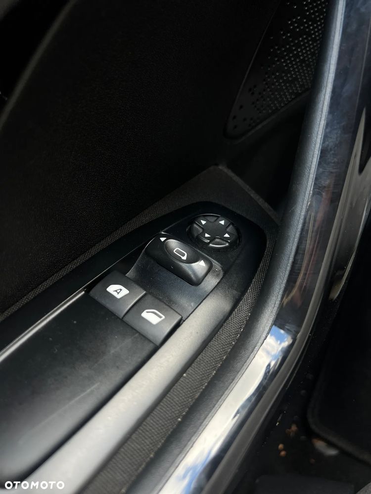Peugeot 208 - 21