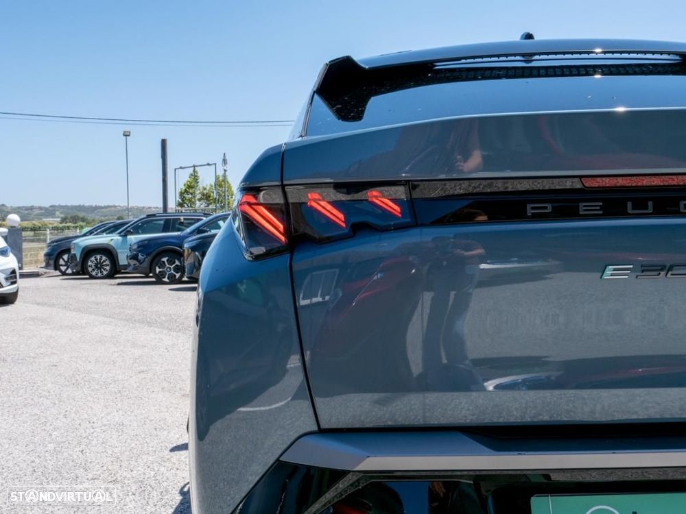 Peugeot E-3008 73 kWh GT - 12