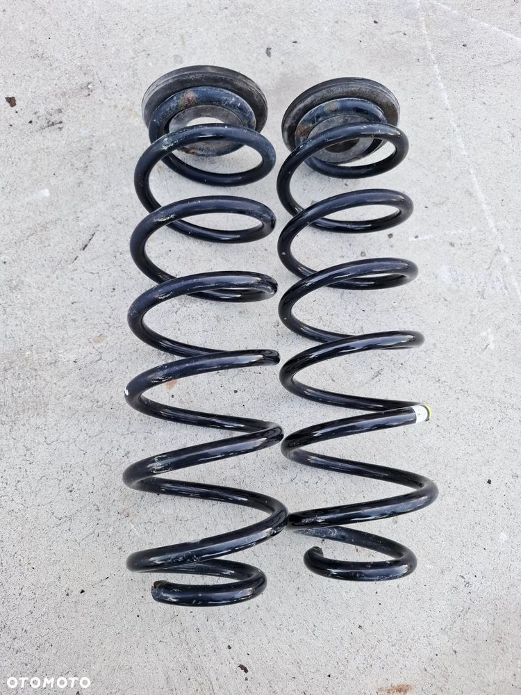 Sprężyny Zawieszenia Tył Tylne Komplet VW Jetta 5C VI 6 - 5