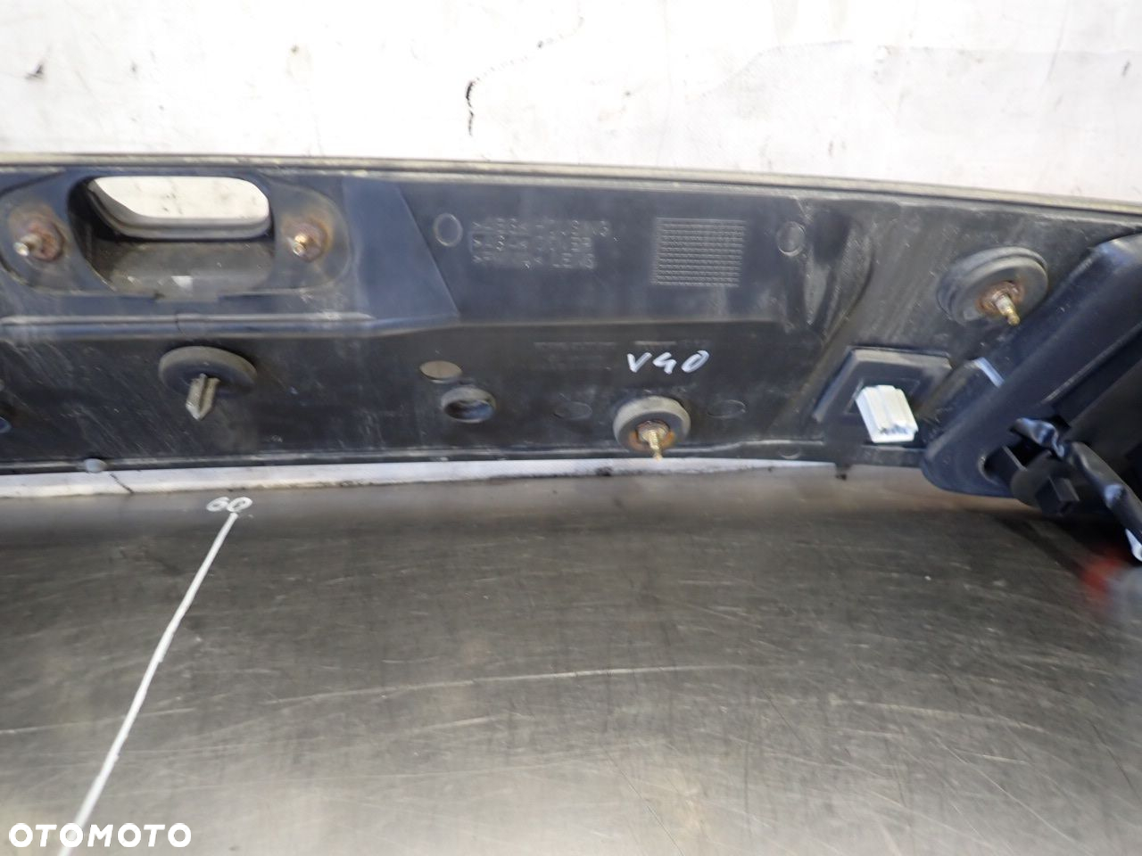 BLENDA KLAPY BAGAŻNIKA VOLVO V40 LIFT 1.9 - 7