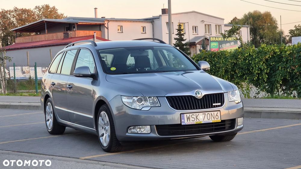Skoda Superb 2011 photo 4