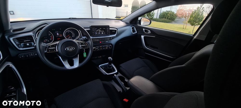 Kia Ceed 1.4 L - 5
