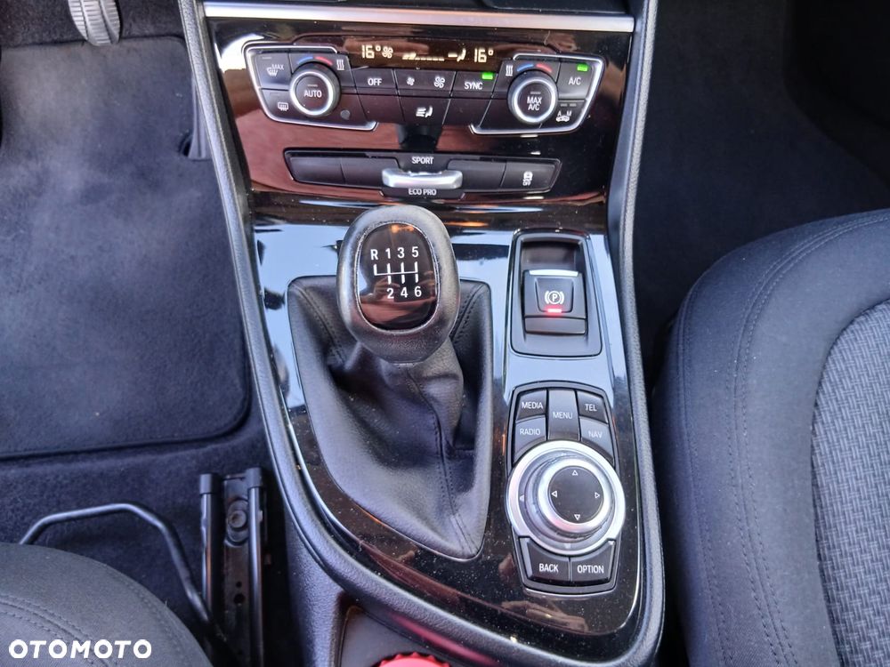 BMW Seria 2 218d xDrive Luxury Line - 29
