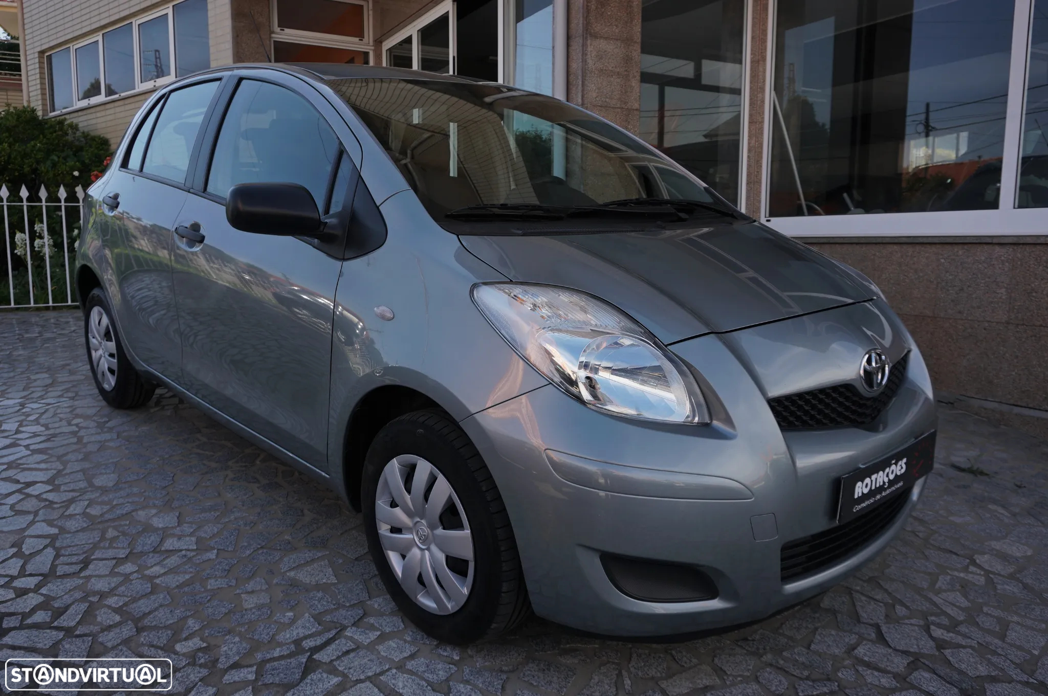 Toyota Yaris 1.0 VVT-i Comfort+AC - 3
