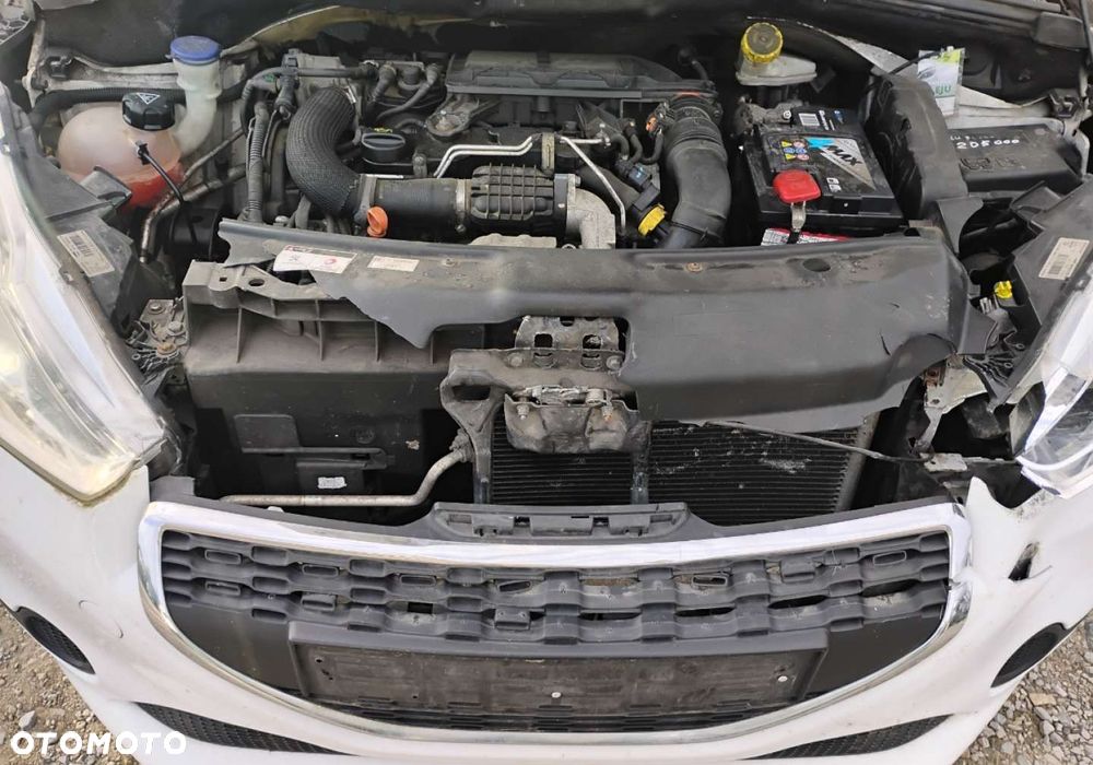 Peugeot 208 - 23