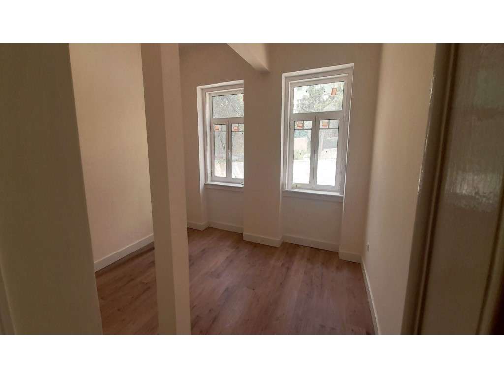 Apartamento T2 Reabilitado com Logradouro | Campolide - Lisboa - Grande imagem: 3/14