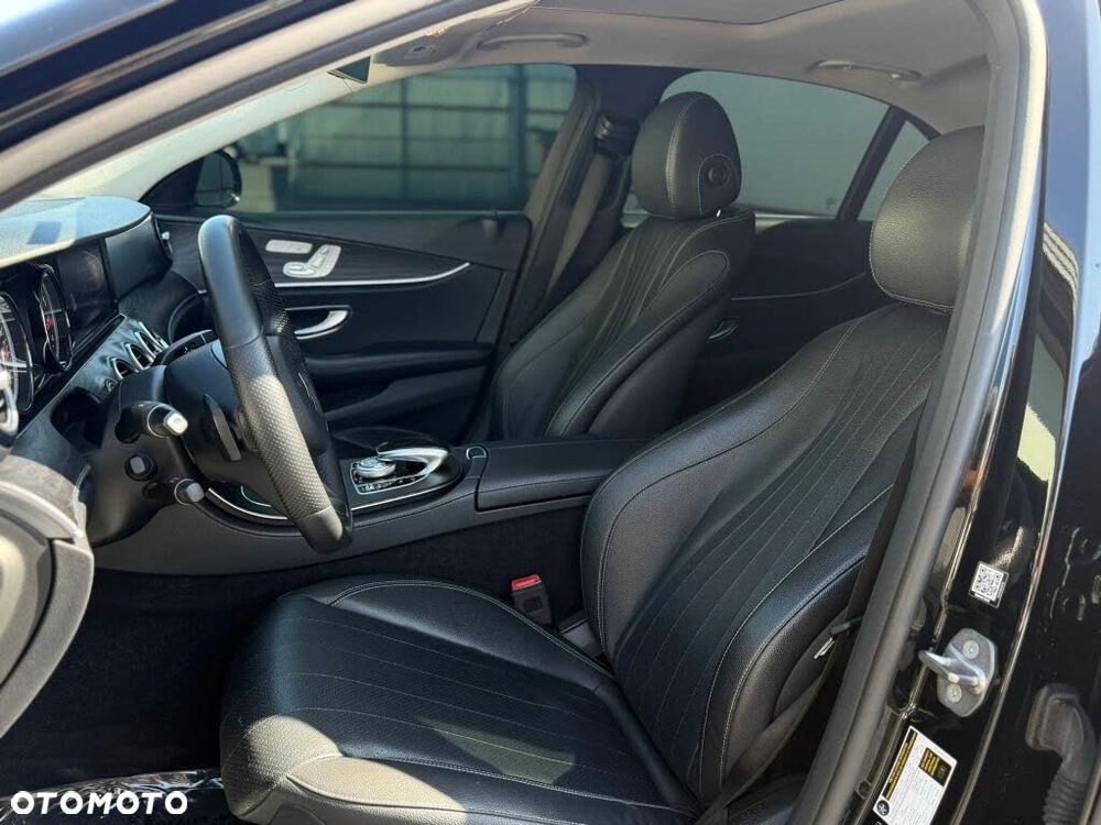 Mercedes-Benz Klasa E 300 9G-TRONIC - 9
