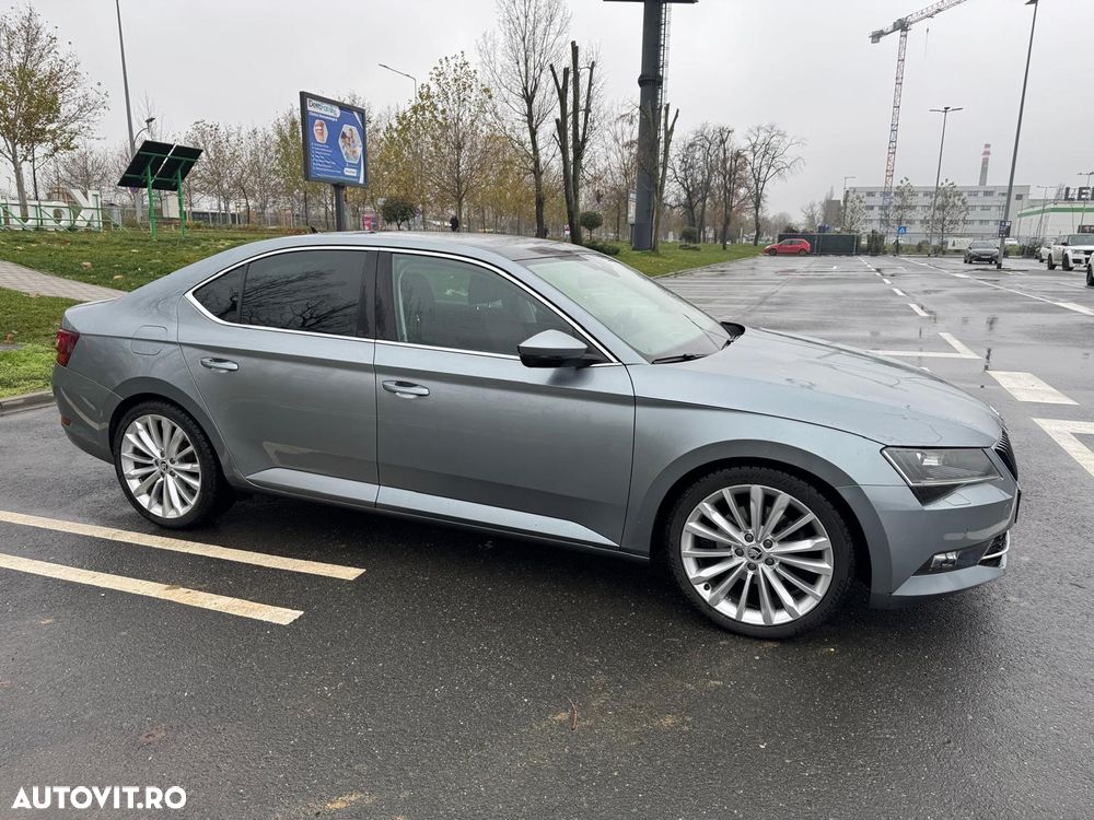 Skoda Superb 2.0 TDI DSG 4X4 Style - 8
