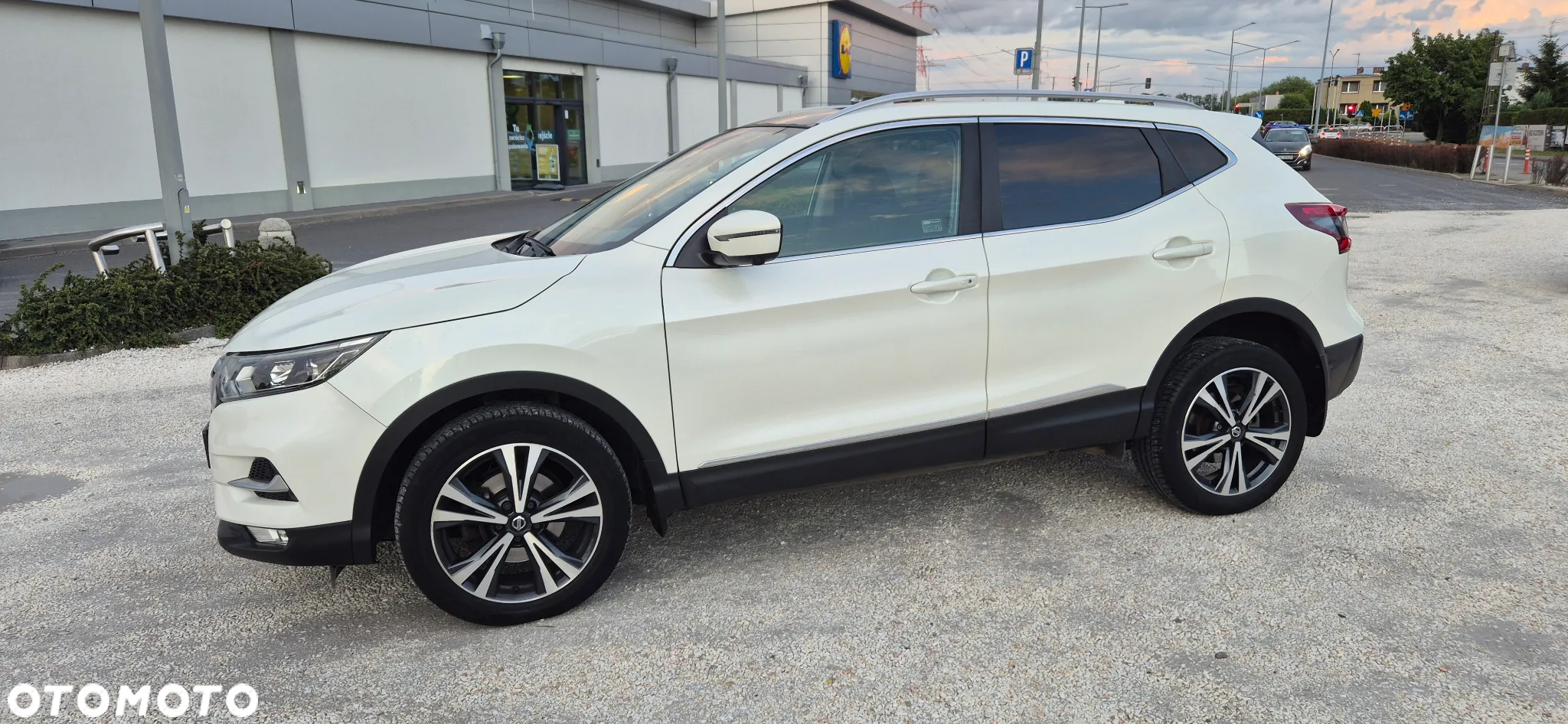 Nissan Qashqai 1.3 DIG-T N-Connecta DCT - 8