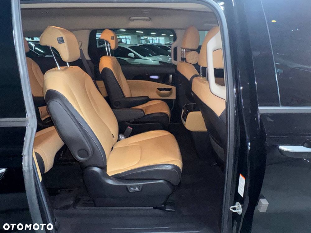 Kia Carnival - 25