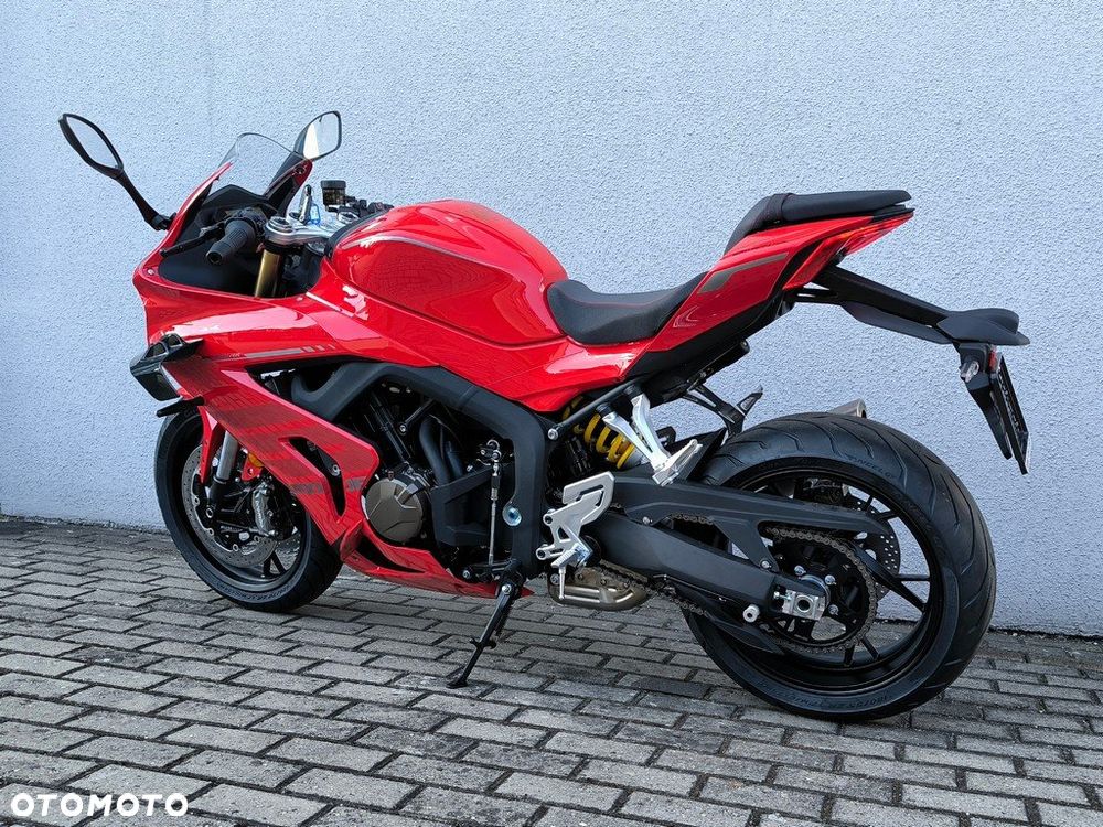 QJMOTOR SRK 800RR - 9