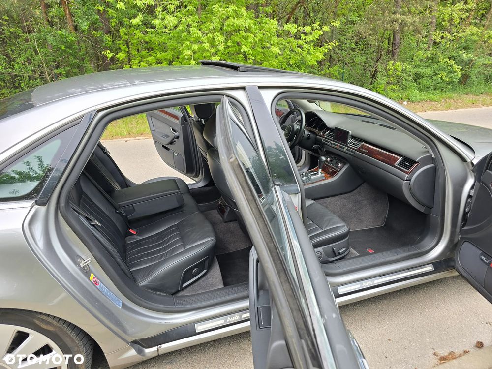 Audi A8 4.2 Quattro - 21