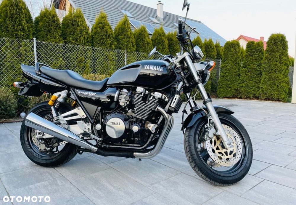 Yamaha XJR - 1