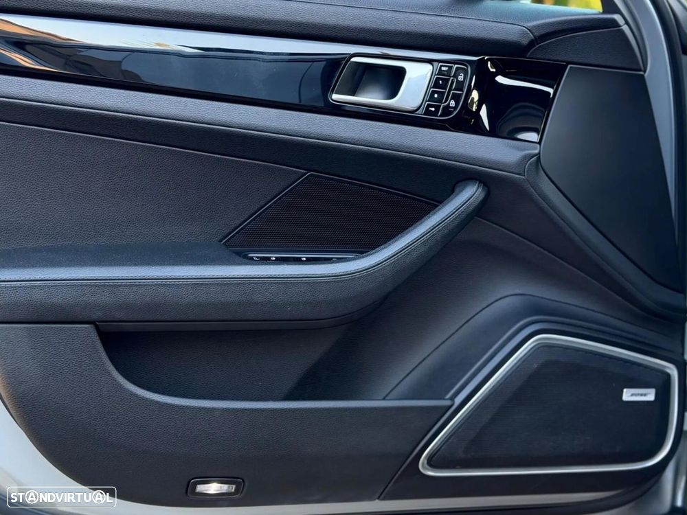 Porsche Panamera 4 E-Hybrid - 42
