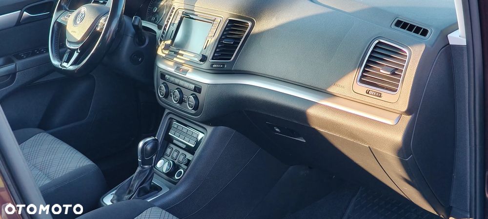 Volkswagen Sharan 2.0 TDI DSG (BlueMotion Technology) Highline - 27