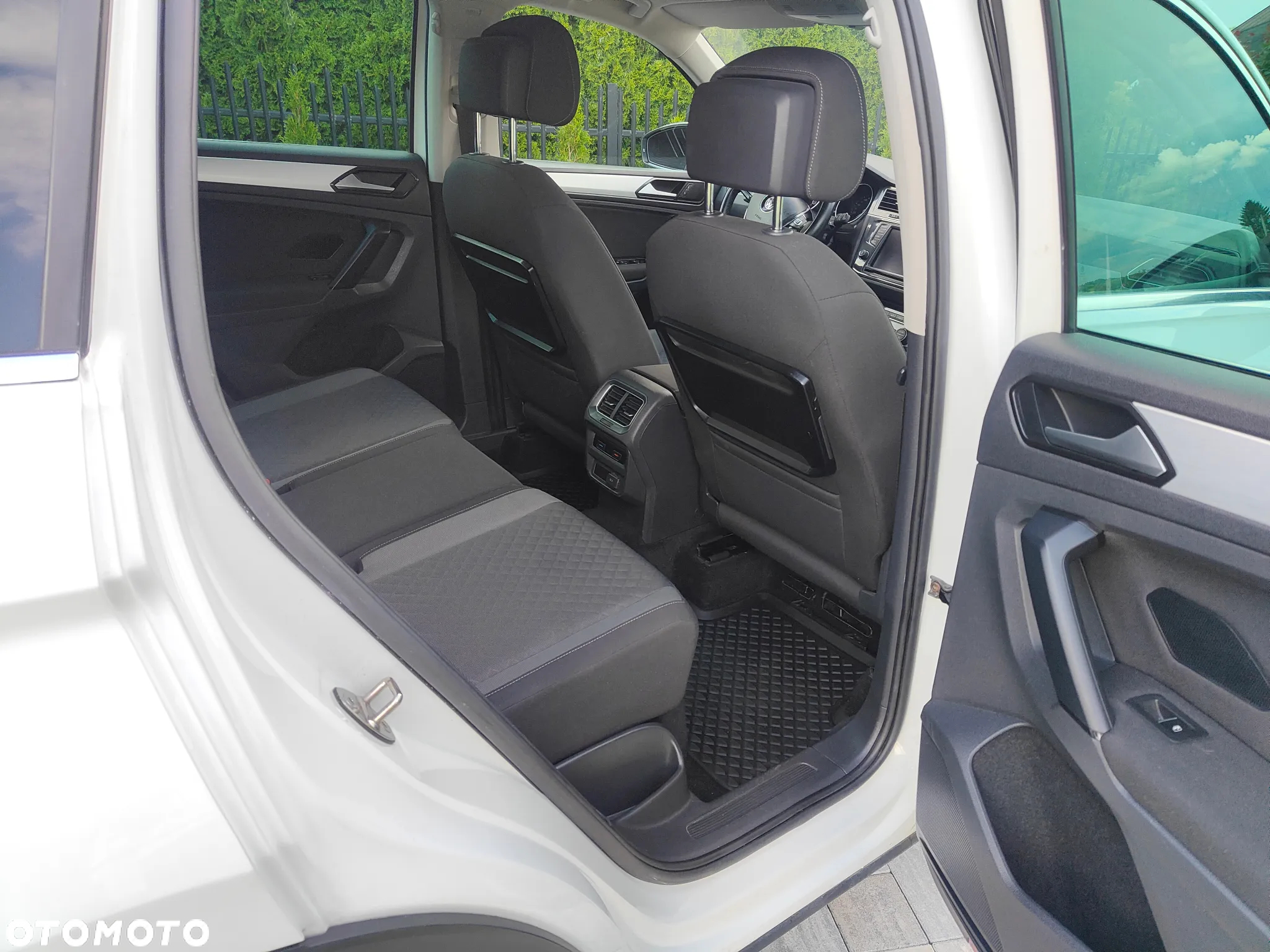 Volkswagen Tiguan - 11