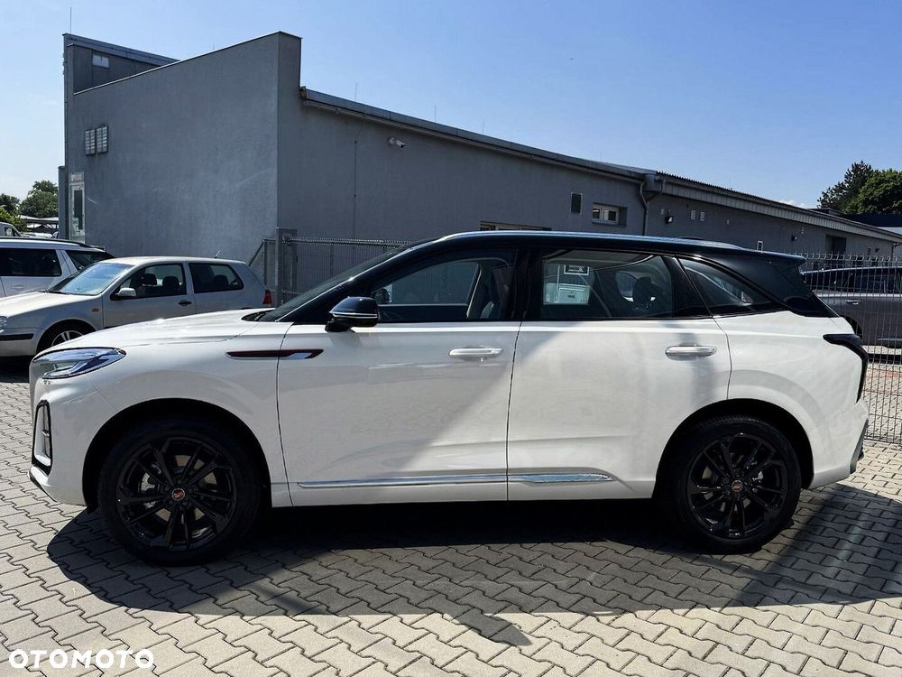Hongqi HS3 - 5