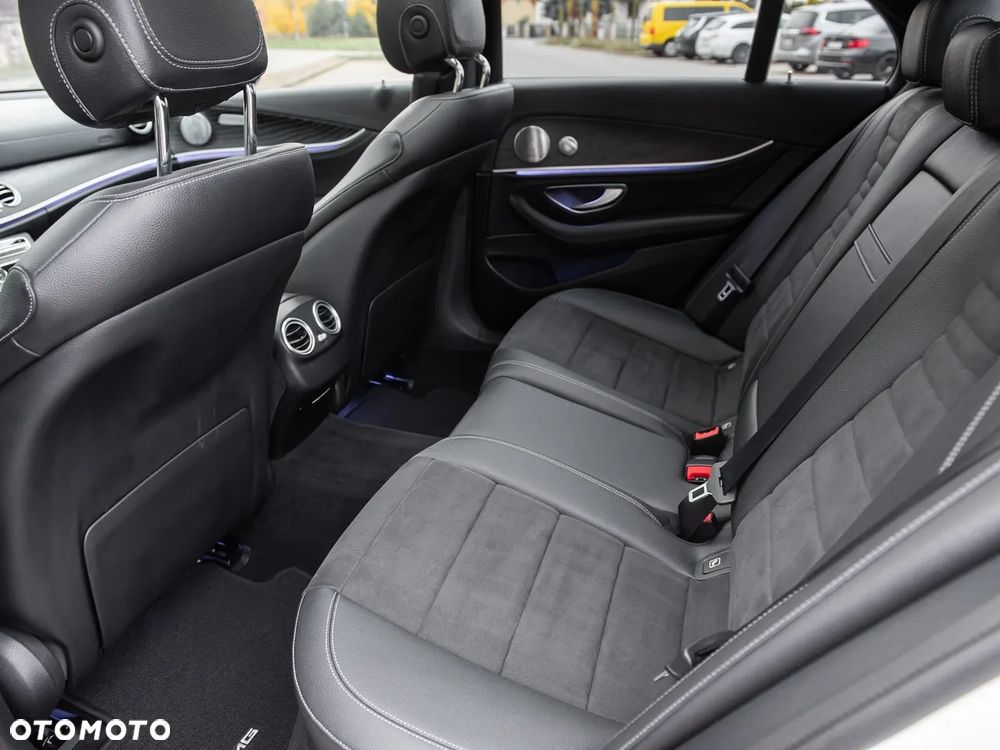 Mercedes-Benz Klasa E 220 d 4-Matic 9G-TRONIC - 29