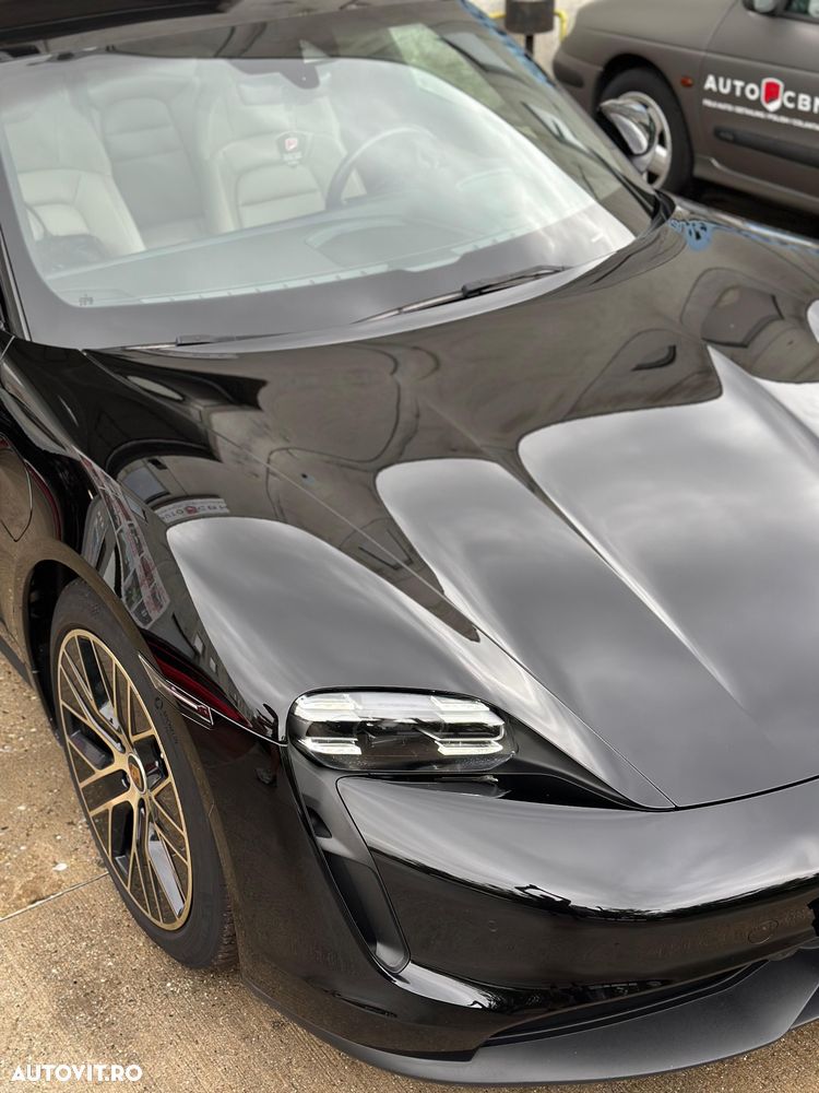 Porsche Taycan - 10