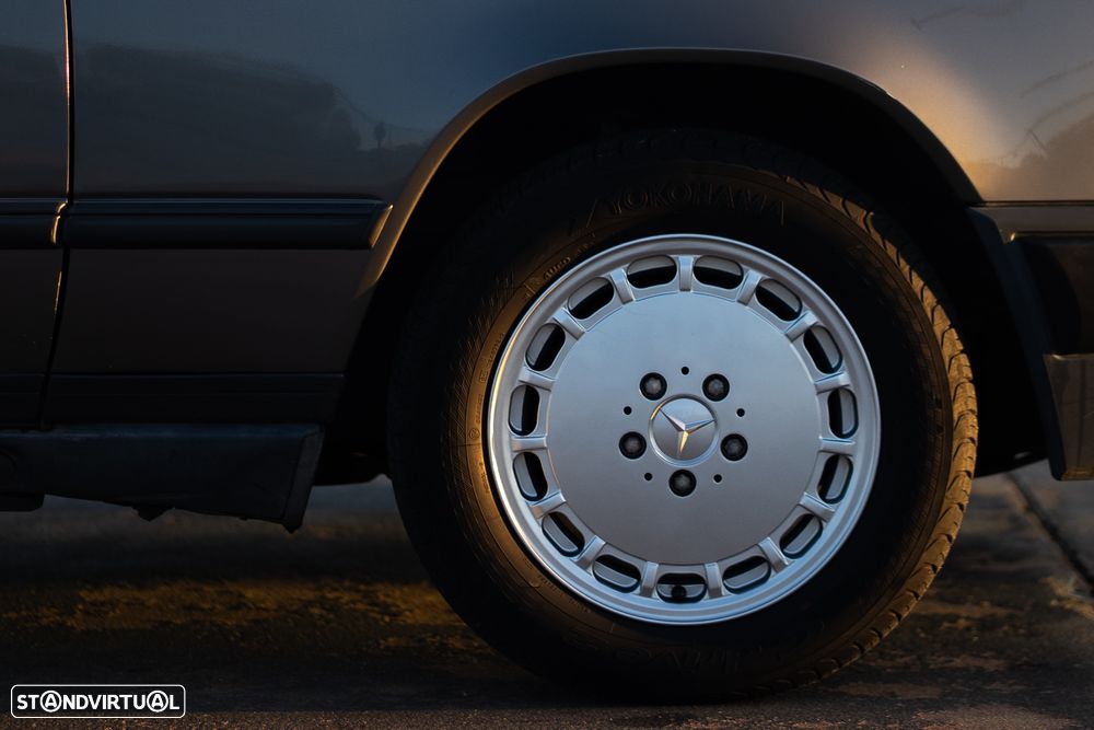 Mercedes-Benz W124 (1984-1997) 300 D Turbo - 37