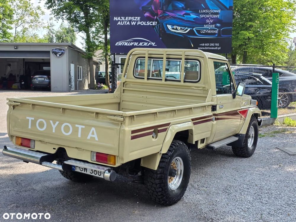 Toyota Land Cruiser - 9