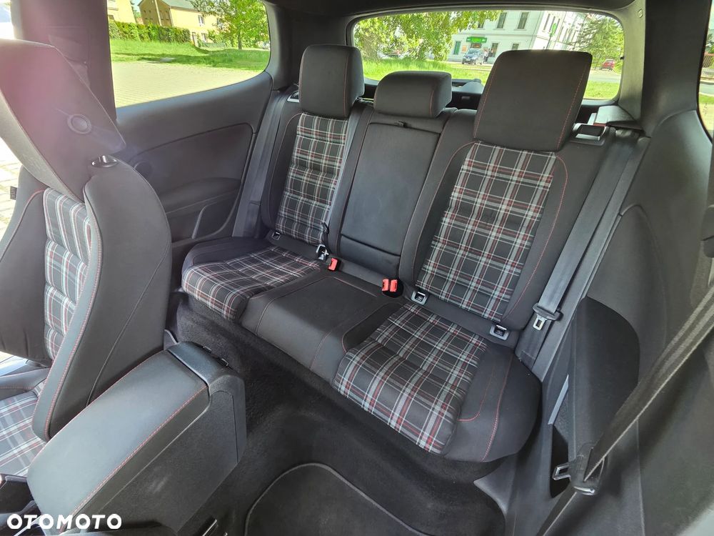Volkswagen Golf 2.0 GTI - 33