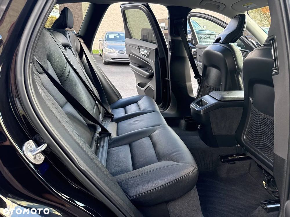 Volvo XC 60 B5 B AWD Geartronic Momentum Pro - 16