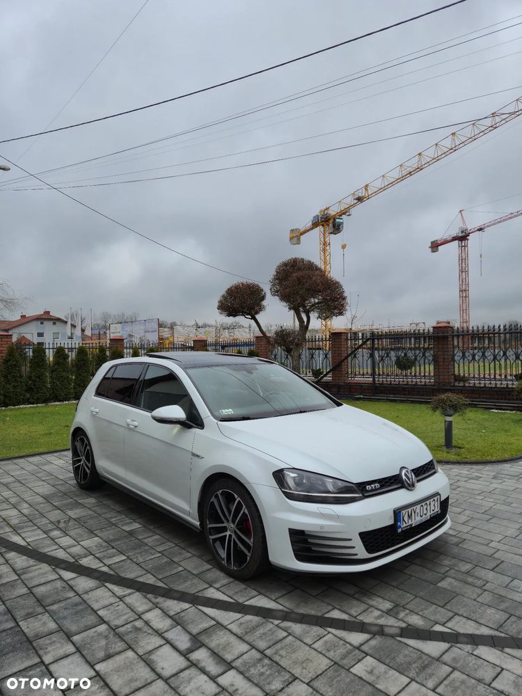 Volkswagen Golf - 2
