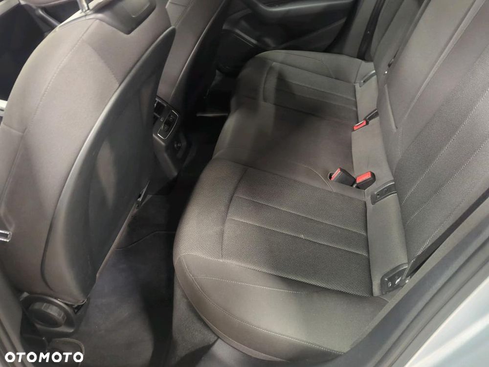 Audi A4 Limousine - 13