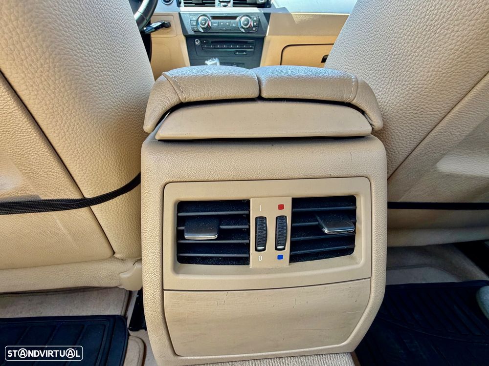 BMW 320 d EfficientDynamics Navigation - 11